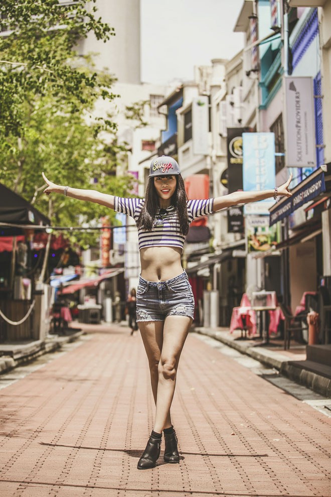 Trang Lạ chân dài, eo thon sexy ở Singapore - ảnh 5